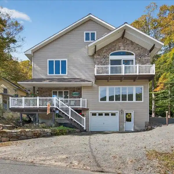 UNIQUE PROPERTY NESTLED ON GREEN LAKE