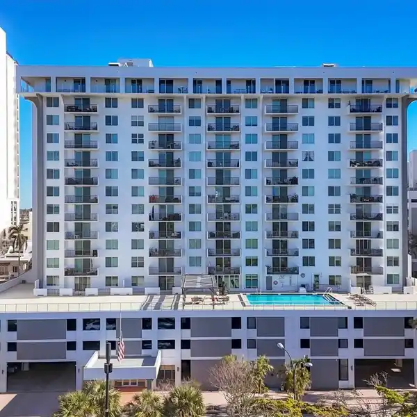 THE ULTIMATE IN DOWNTOWN SARASOTA LIVING
