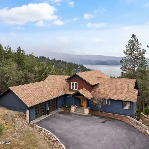 EXCEPTIONAL RESIDENCE IN ARMSTRONG PARK