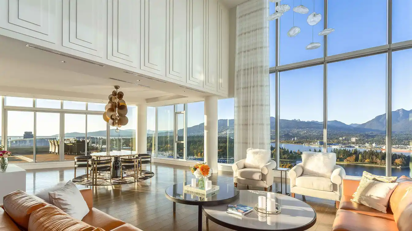 Prestigious Oceanfront Penthouse at Three Harbour Green