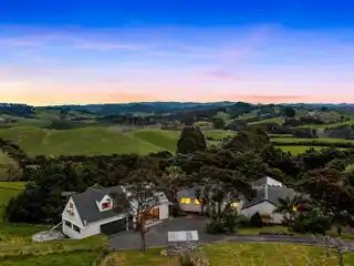 Dual Dwellings on Peaceful Private Acreage