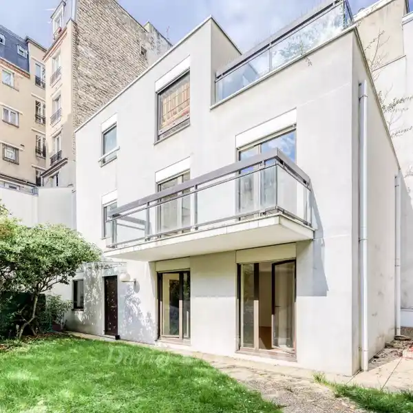 SERENE URBAN RETREAT WITH OUTDOOR SPACES