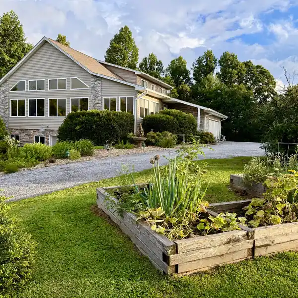 EXTREME PRIVACY WITH BREATHTAKING MOUNTAIN VIEWS