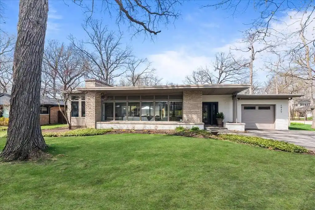 Gorgeous Sun-soaked Mid-century Modern Ranch Home