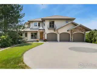 Unparalleled Lakefront Living
