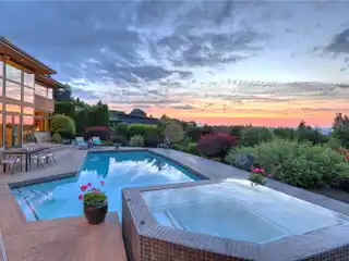 Timeless Contemporary with Gorgeous Panoramic Views