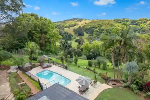 Hinterland Retreat with Coastal Convenience