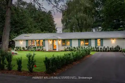Completely Renovated Waterfront Cottage