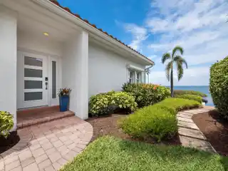 Distinguished Residence in Harbour Court
