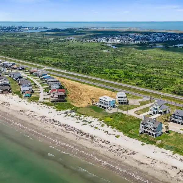 EXCEPTIONAL WHISPERING SHORES BEACHFRONT PROPERTY