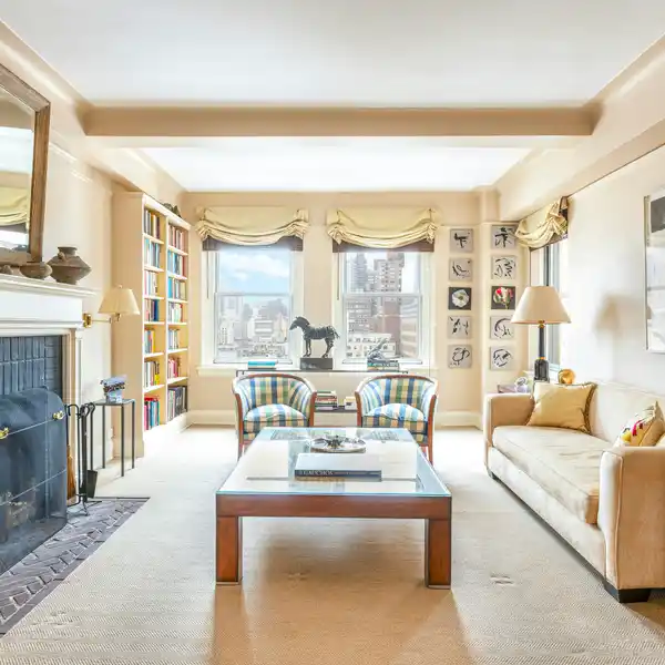 CLASSIC SIX WITH TIMELESS PREWAR ELEGANCE