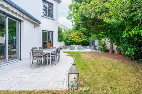 Elegant Contemporary Property in a Lush Setting