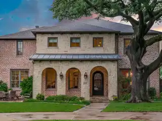 The Perfect Blend of Luxury and Comfort