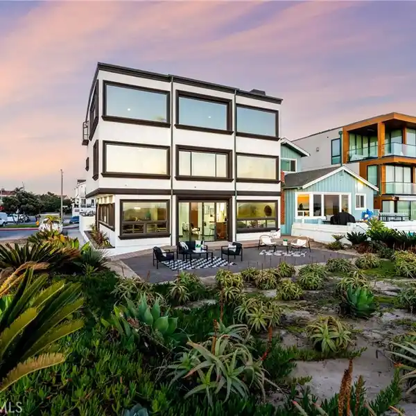 STATEMENT HOME IN SUNSET BEACH