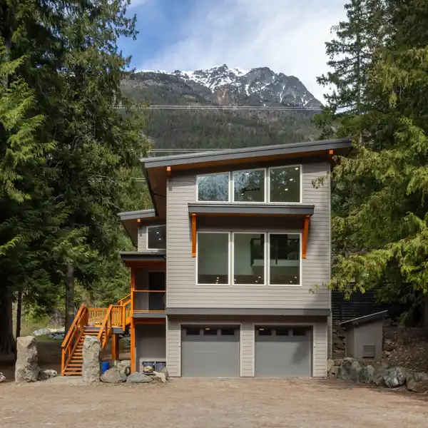 ONE-OF-A-KIND CUSTOM HOME