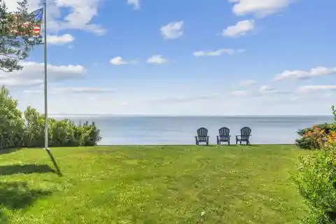 Stylish Beach Cottage with Stunning Water Views
