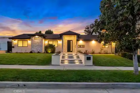 Stunningly Reimagined Contemporary Residence