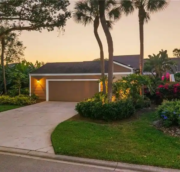 GEM OF A PROPERTY IN DESIRABLE NEIGHBORHOOD