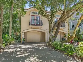 Wonderful Townhouse One Block to the Ocean