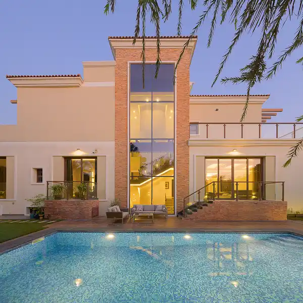 CONTEMPORARY VILLA ON A PRIVATE CUL-DE-SAC