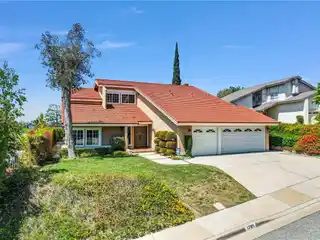 Beautifully Maintained Home in Via Verde