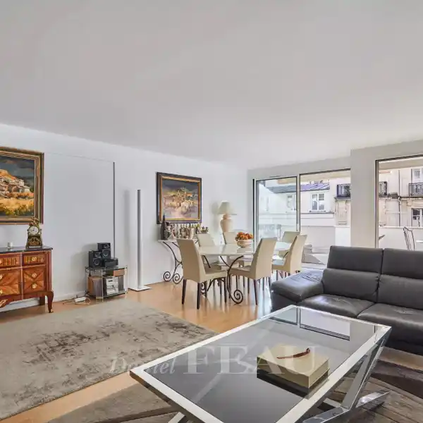 BRIGHT AND BEAUTIFUL TWO BEDROOM PARIS APARTMENT