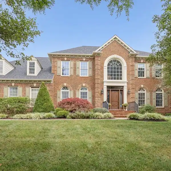 BEAUTIFUL GEORGETOWN MODEL HOME
