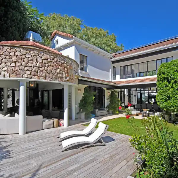 A PRIVILEGED LIFESTYLE IN HOUGHTON ESTATE