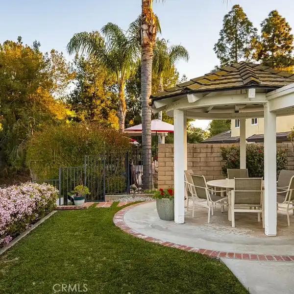 STUNNING RANCH-STYLE HOME