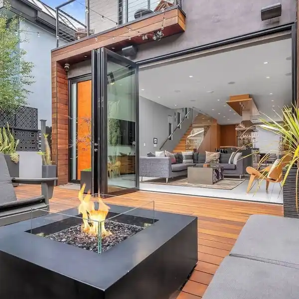 THOUGHTFULLY DESIGNED CUSTOM RESIDENCE IN SOUGHT-AFTER OXFORD TRIANGLE