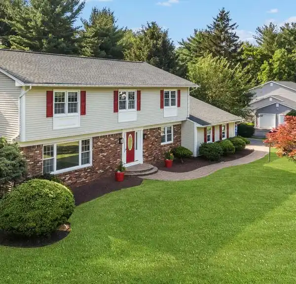 BEAUTIFULLY MAINTAINED HOME IN PRINCETON IVY ESTATES