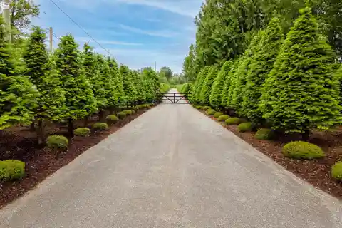 Outstanding 28.39-Acre Equestrian Estate