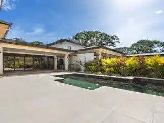 Casa 69 – a Stylish Retreat in Tamarindo Park