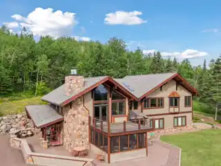 Stunning Lodge-Style Home in Lutsen