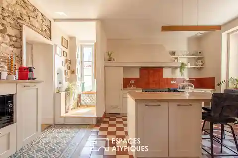Charming Guesthouse Duo in Prime Beach Locale