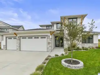 Elegance and Comfort with Breathtaking Lake Views