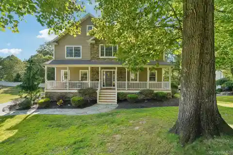 Stunning Colonial in Summit Place