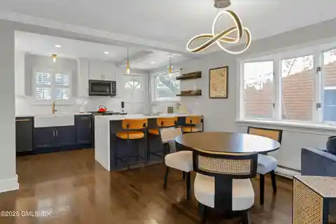 Beautifully Updated Townhouse